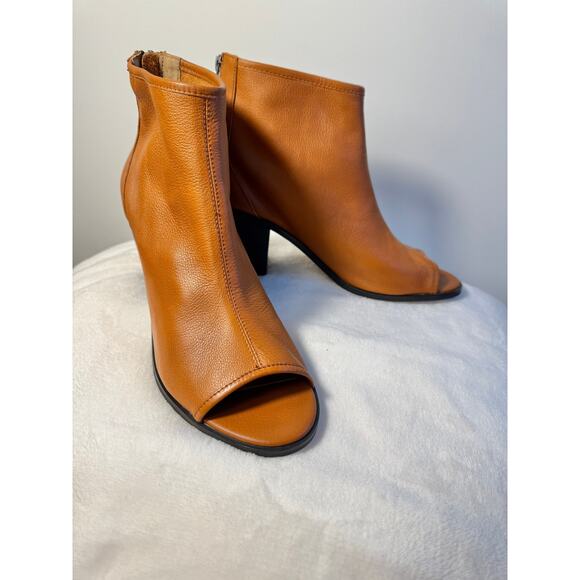 Kelsi Dagger Peep Toe Leather Bootie Cognac Brown Heels Open Toe Boot 10 NEW - Picture 1 of 8